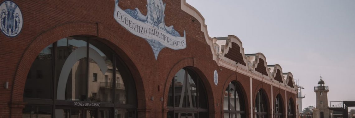Facade of the Orenes Gran Casino in Castellón de la Plana, featuring classic architecture under a clear sky.